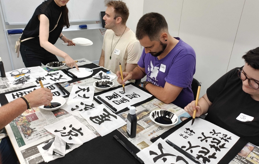 Multilingual support for Japanese learners