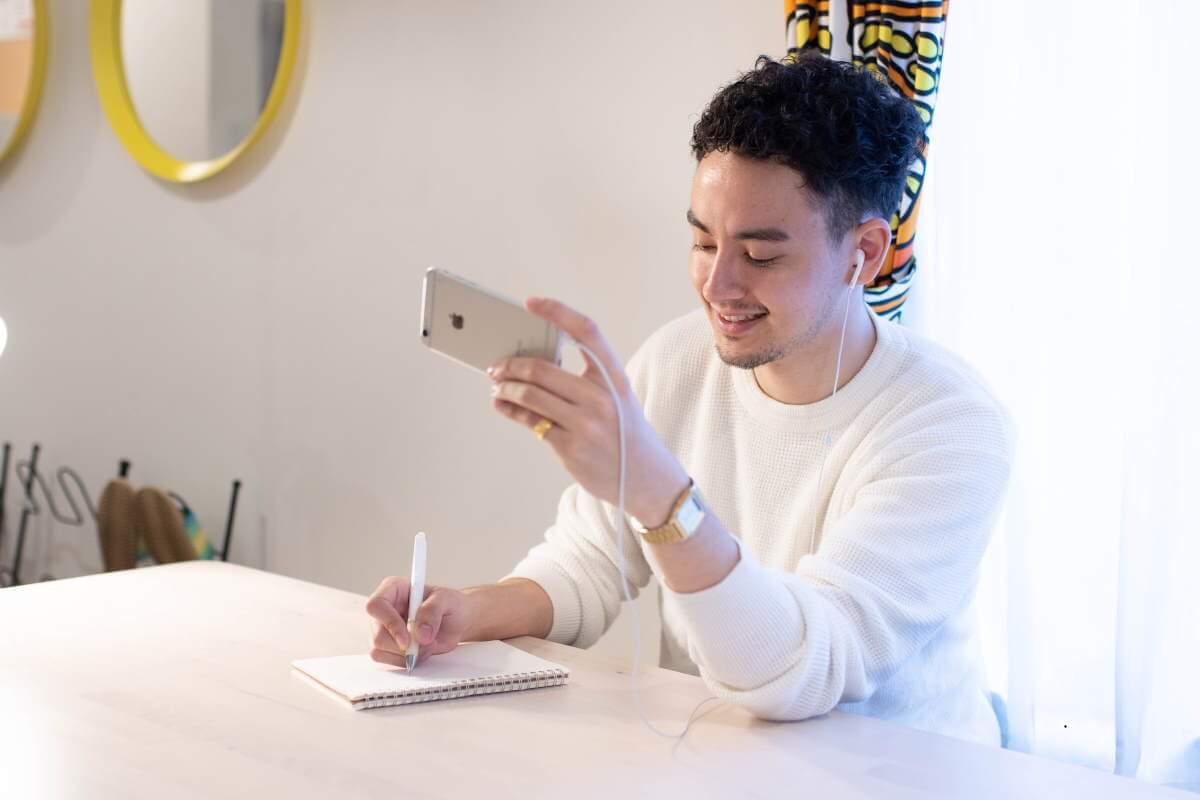 Man studying Japanese Kanji with a Phone
