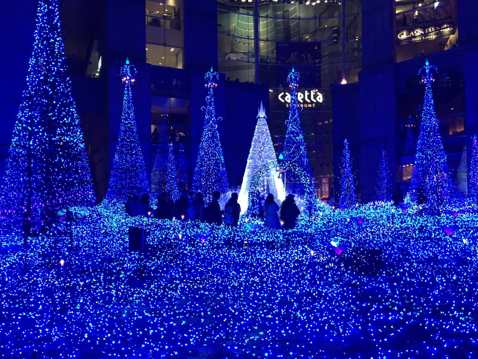 dating in Japan lovers holidays