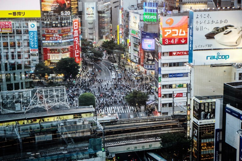japanese crowd in shibuya