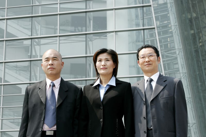 Japanese customs work workplace dress code suits clothes