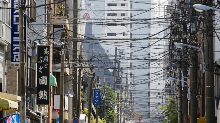 strolling around tokyo to use japanese phrases