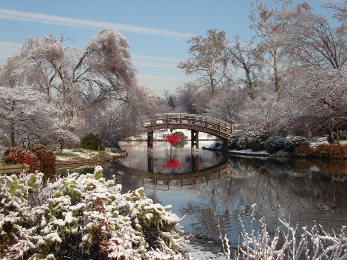 cold winter lake outside nabe hotpot restaurant in japan
