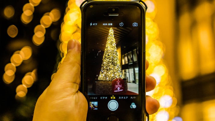 yellow lights xmas tree photo camera