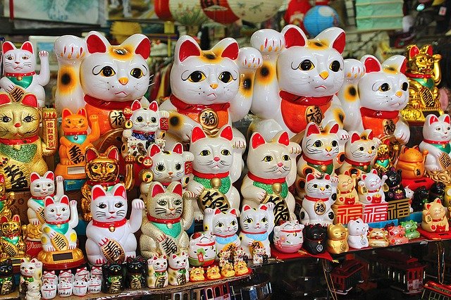 Maneki Neko in shrines in Tokyo