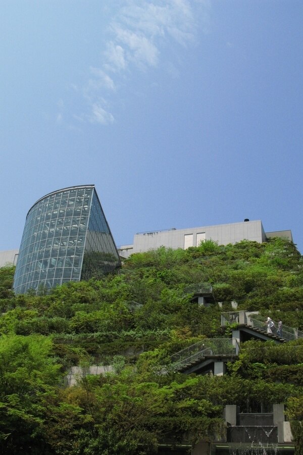 free things to do in fukuoka - acros plaza fukuoka