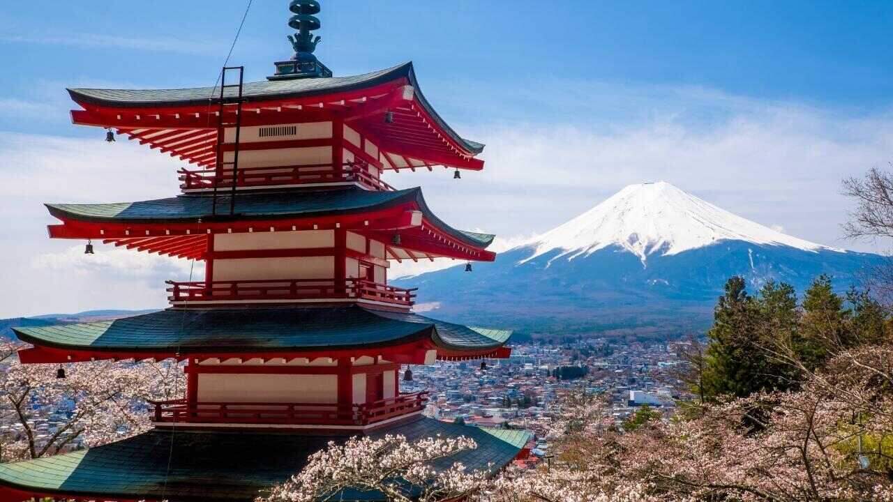 Solo travel to Mount Fuji during golden week