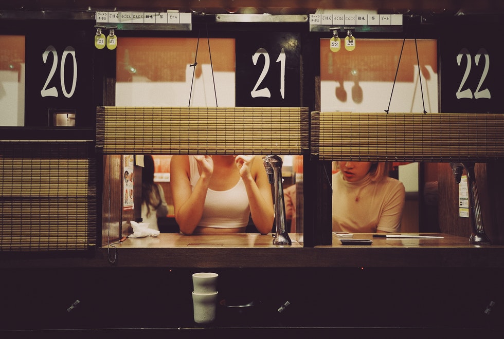 A picture of two women eating at a restaurant in Ikebukuro