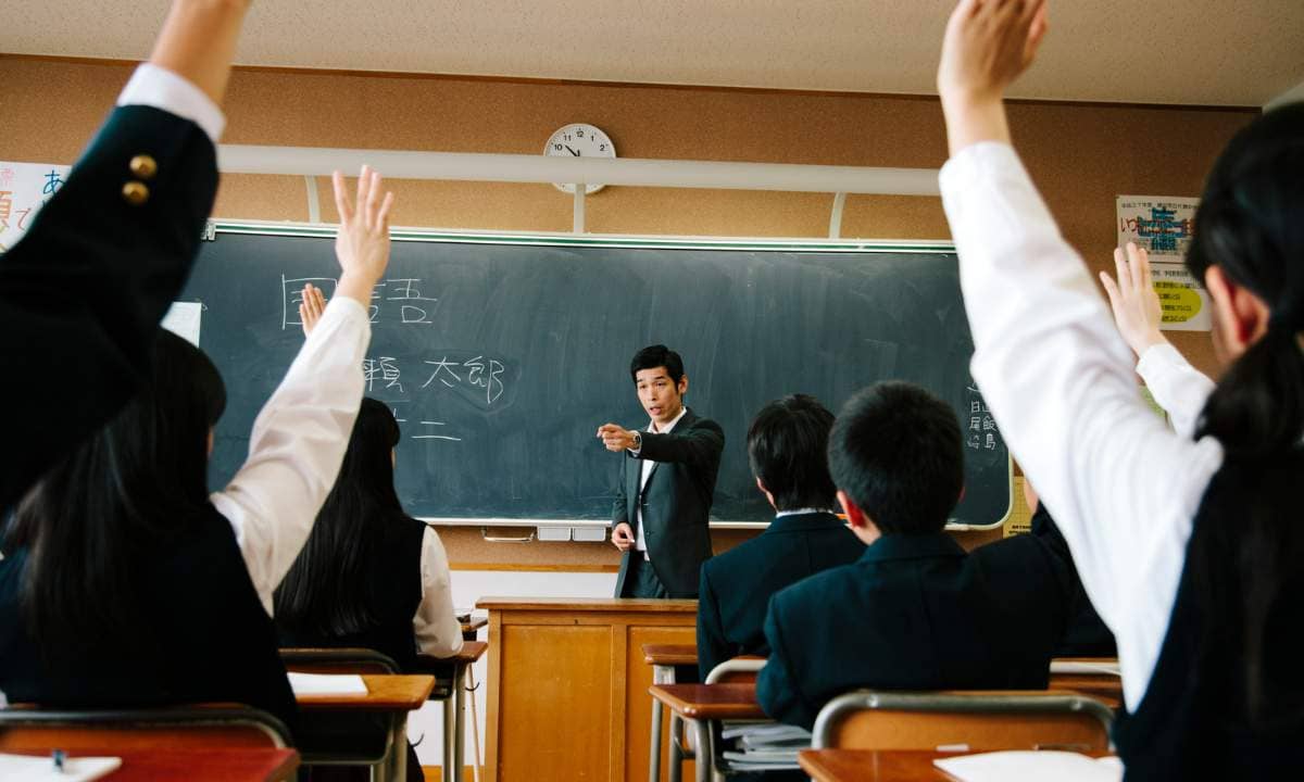 Learning N desu in the classroom