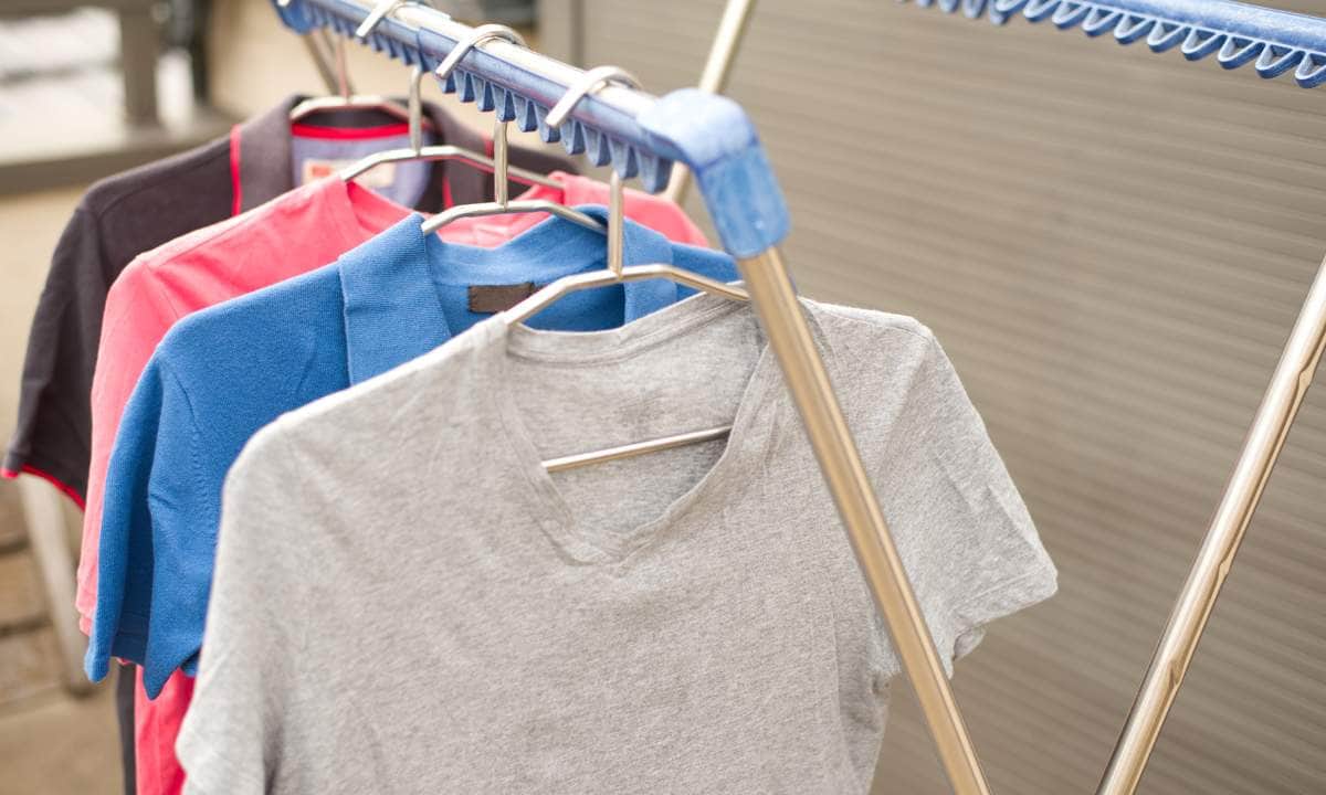 Hanging rack for clothes