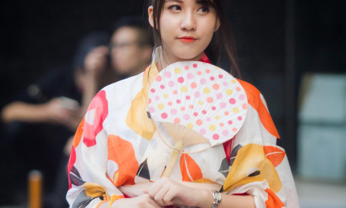 Woman wearing a Japanese yukata and holding a fan