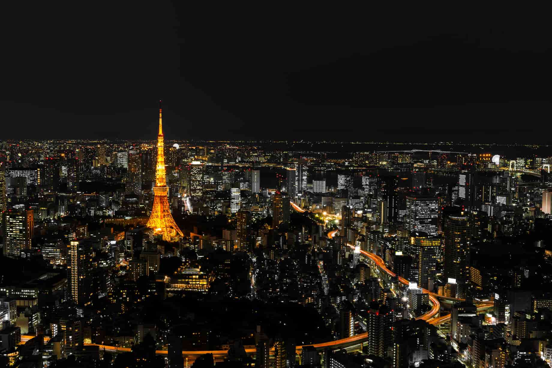 Beautiful skyline of Tokyo which can be seen while eating at the scenic romantic restaurants in Tokyo.