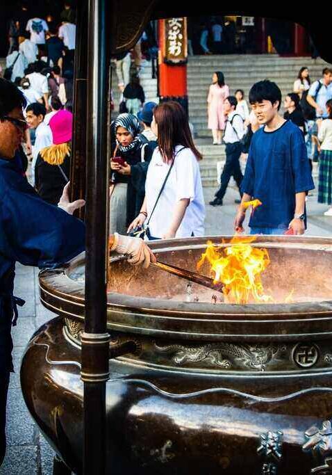 crowd performing temple prayer